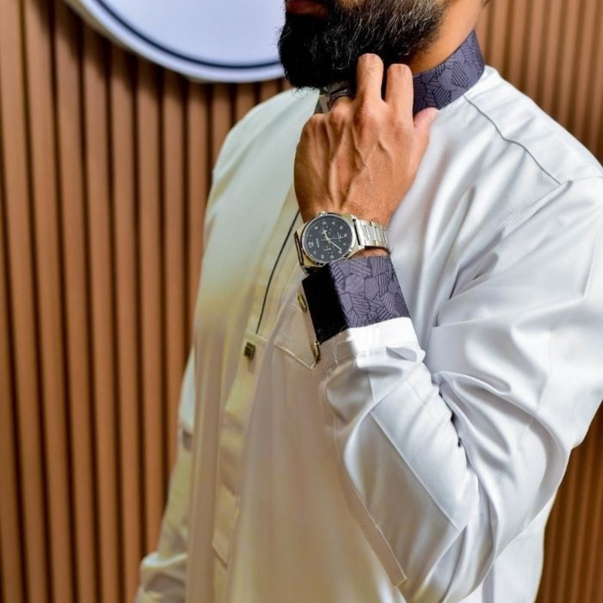 Qamis Col Signature Contrasté Couleur Blanc