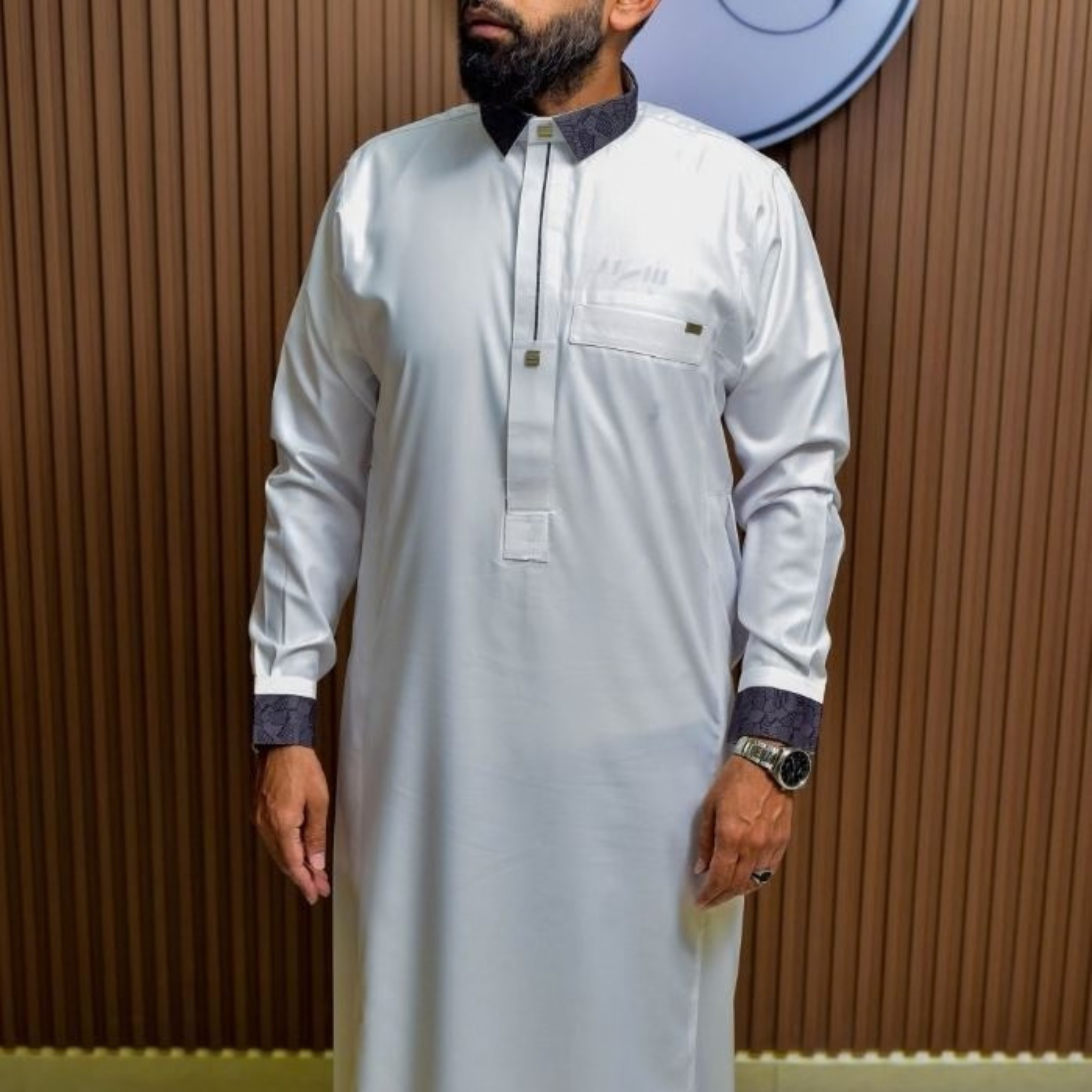 Qamis Col Signature Contrasté Couleur Blanc